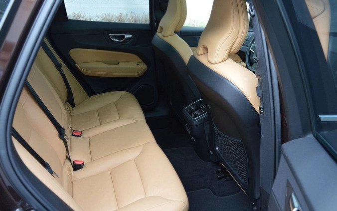 Volvo XC 60 cena 164444 przebieg: 51589, rok produkcji 2019 z Poznań małe 497